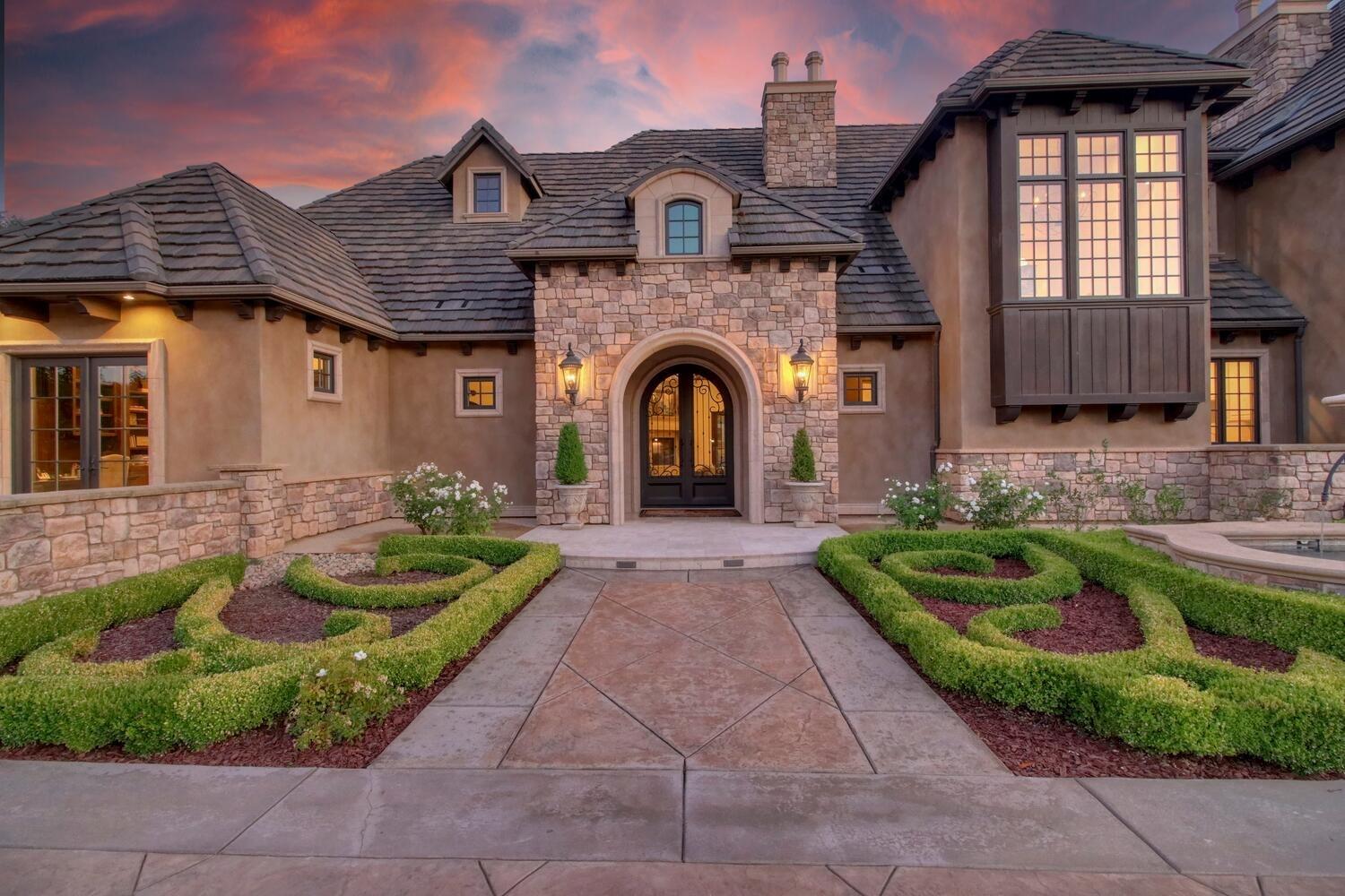 6215 Ruscada Court