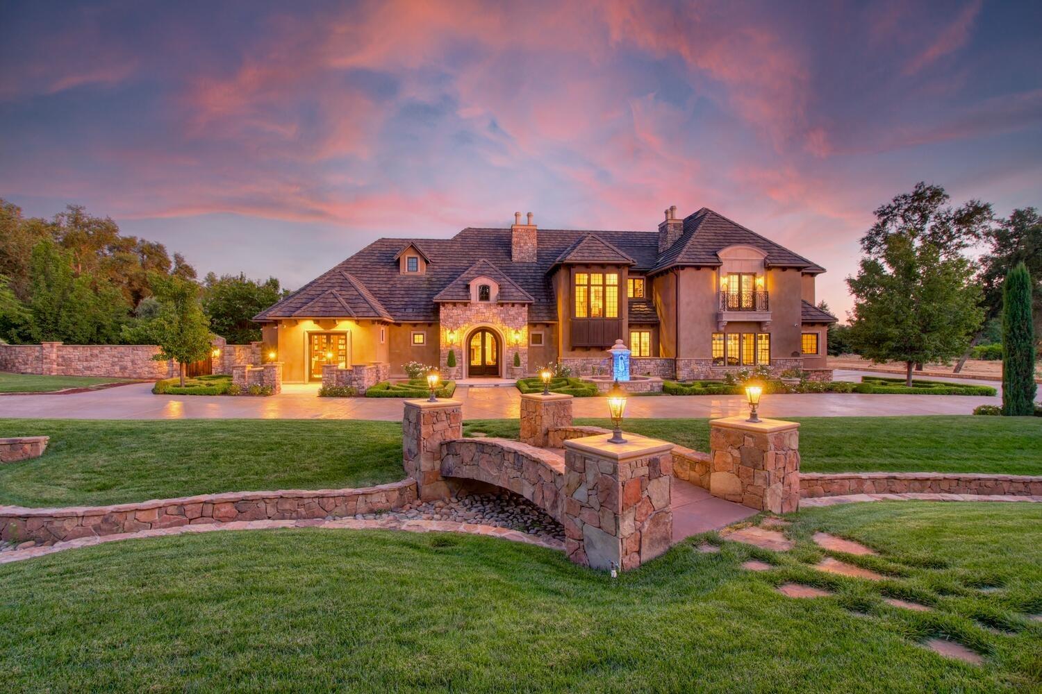6215 Ruscada Court
