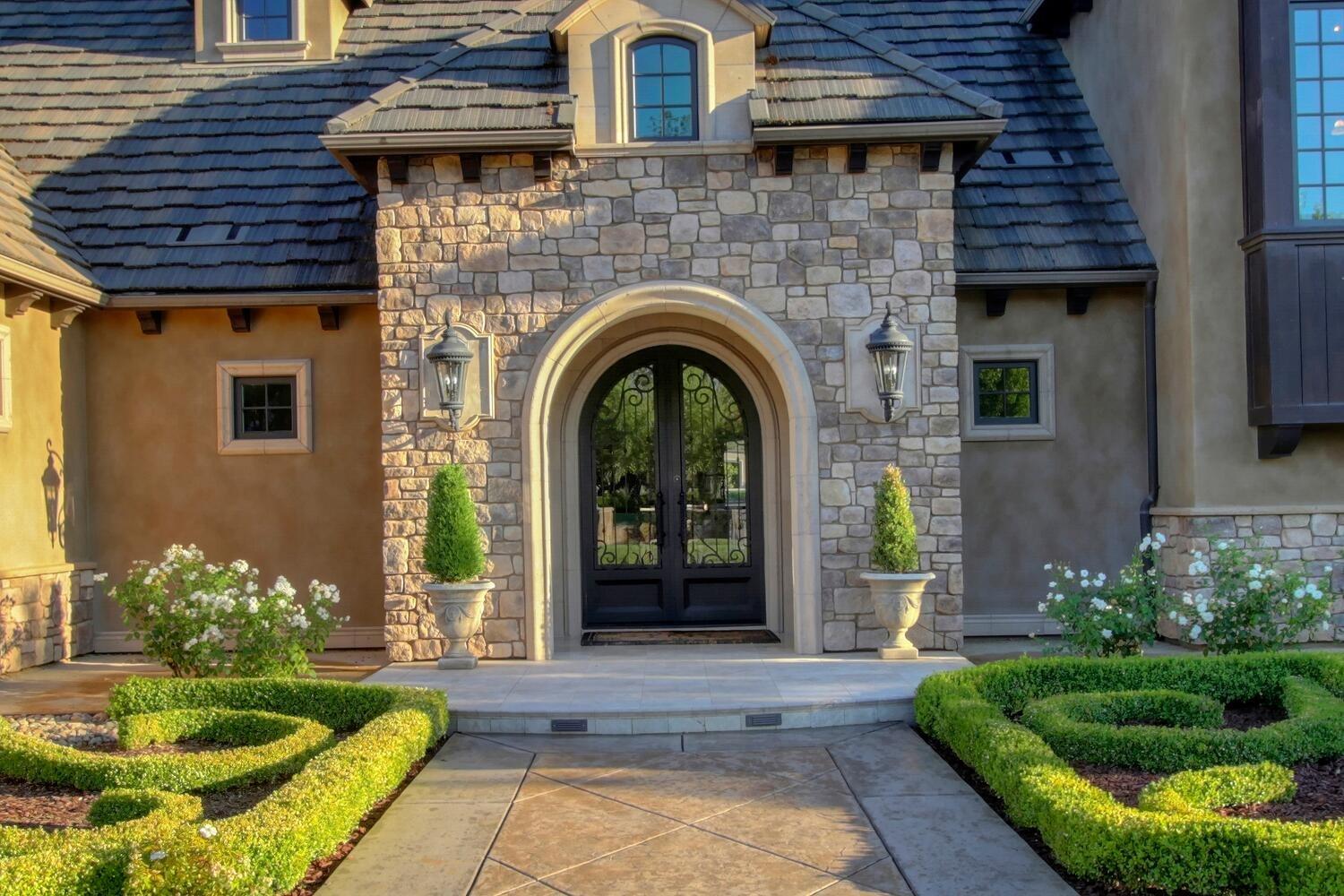 6215 Ruscada Court