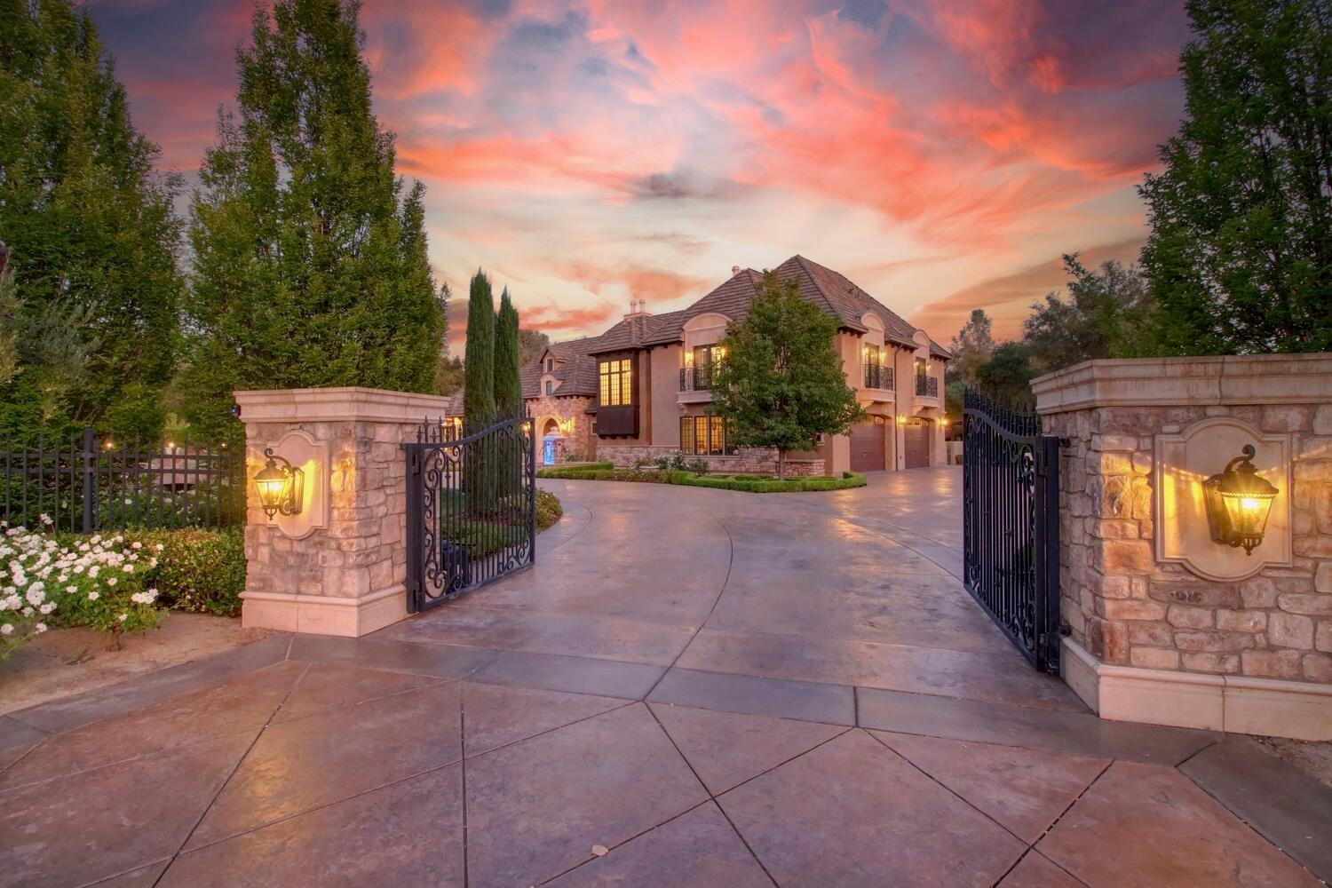6215 Ruscada Court