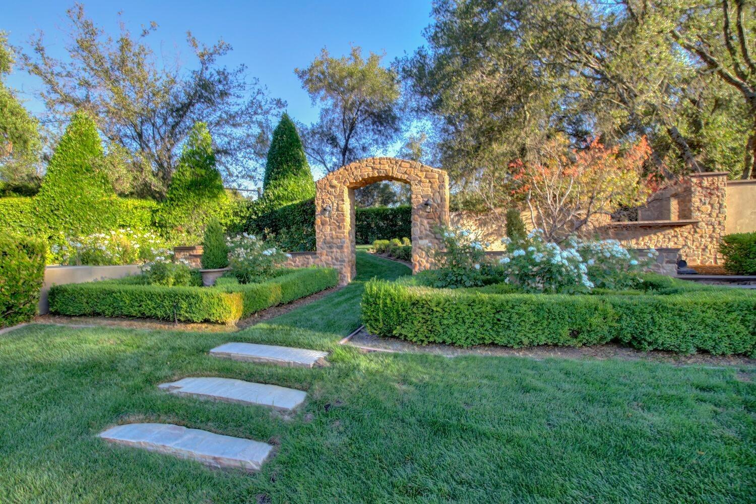 6215 Ruscada Court