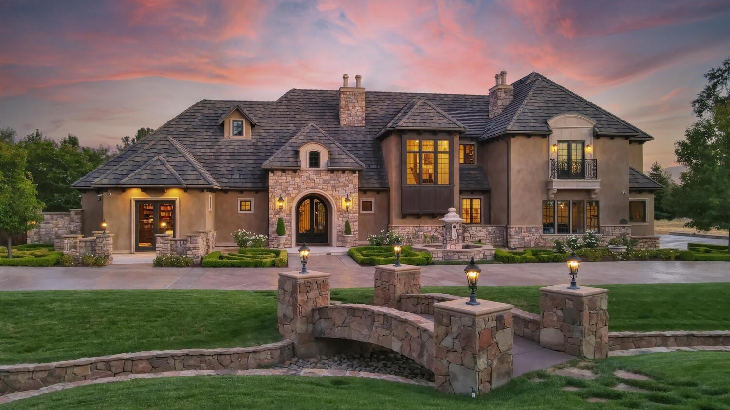6215 Ruscada Court