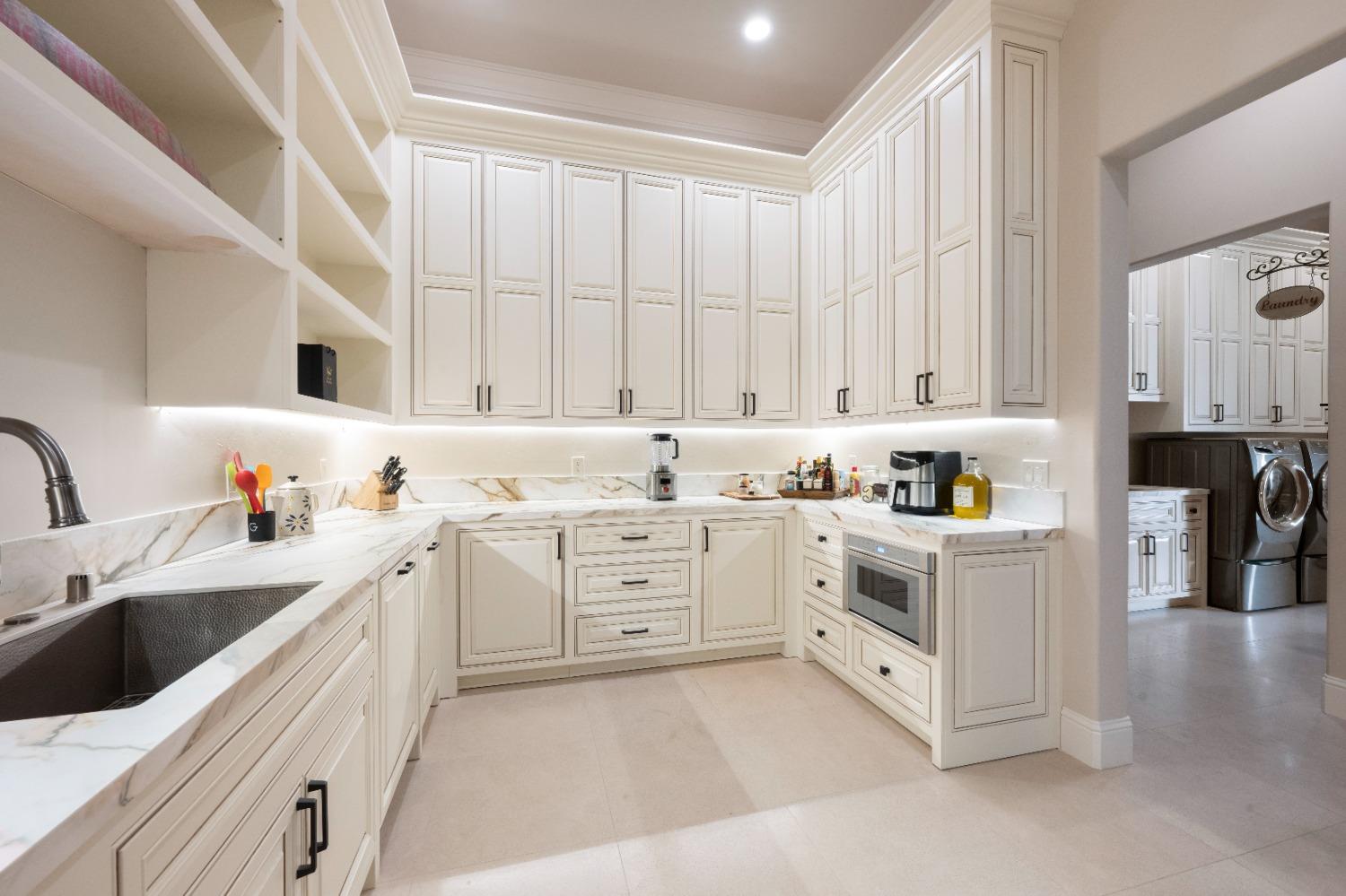 9050 Chelshire Estates Court