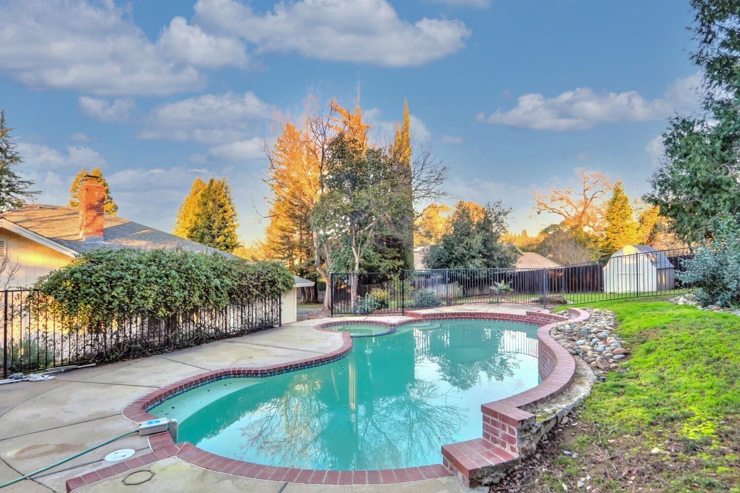 8021 Eagle View Lane