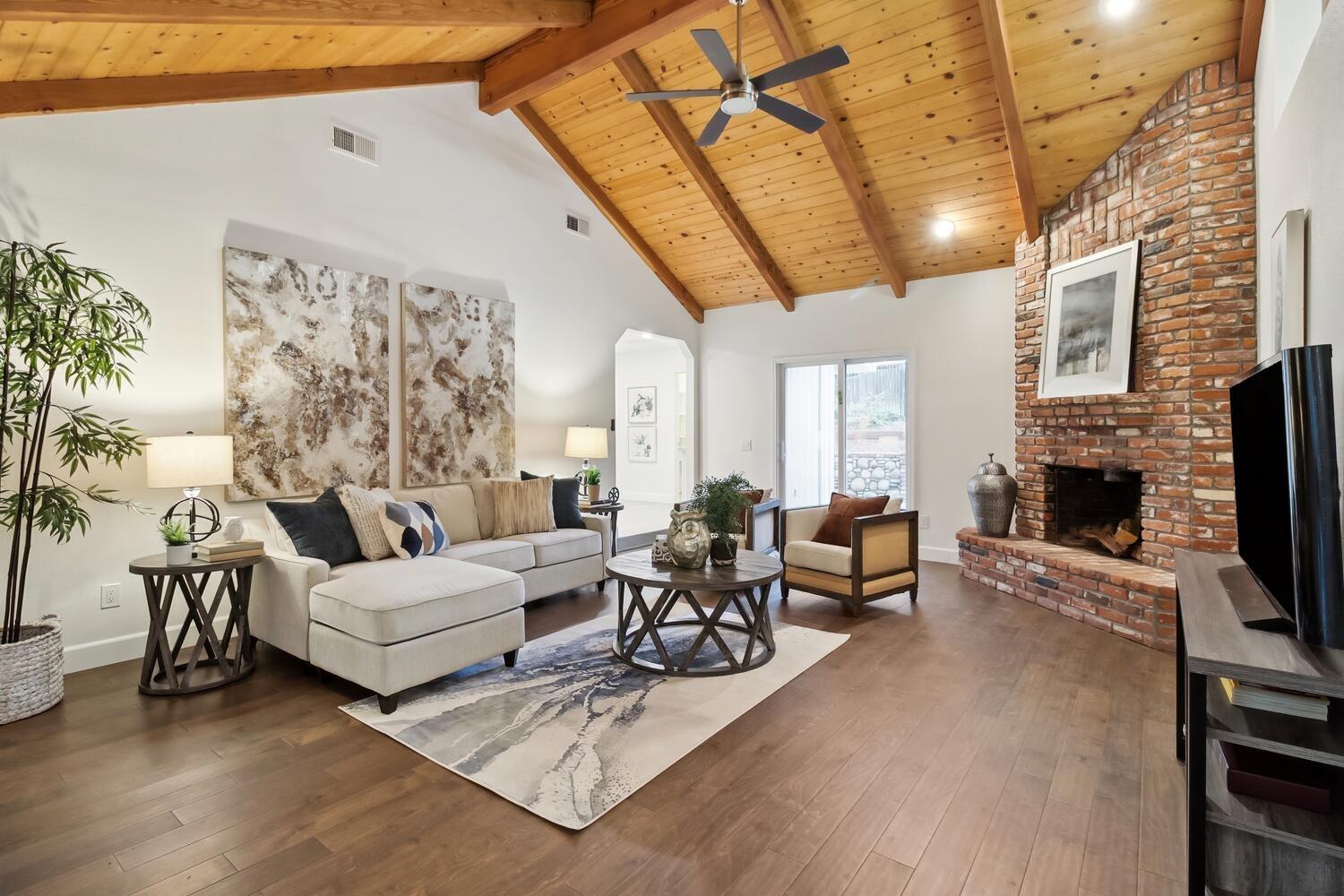 8021 Eagle View Lane