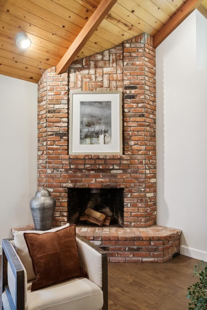 8021 Eagle View Lane