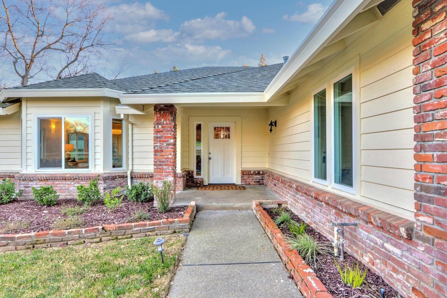 8021 Eagle View Lane