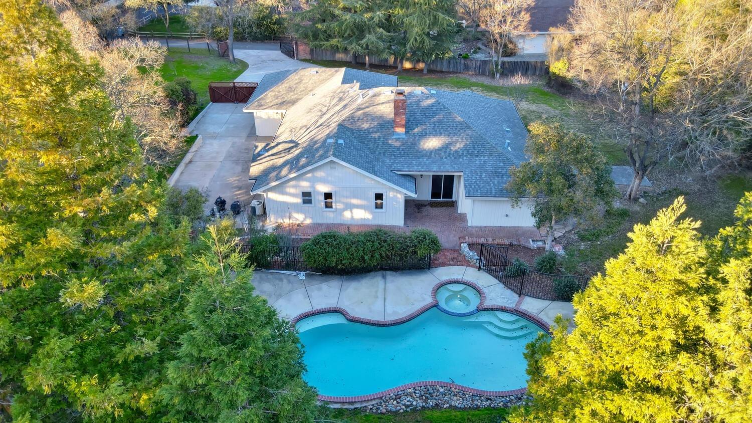 8021 Eagle View Lane