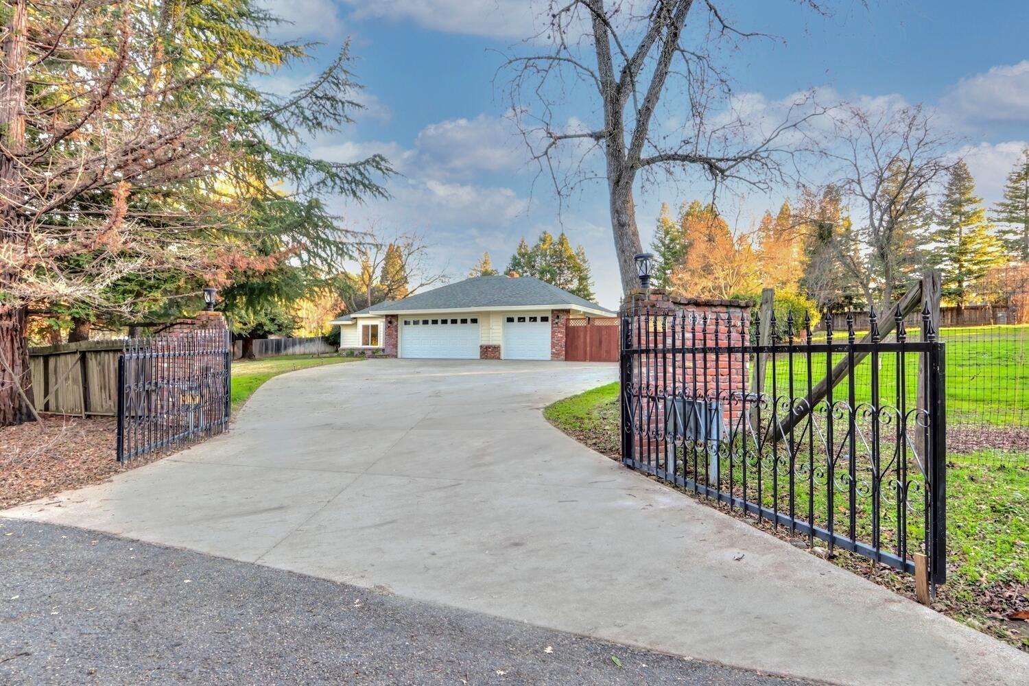 8021 Eagle View Lane