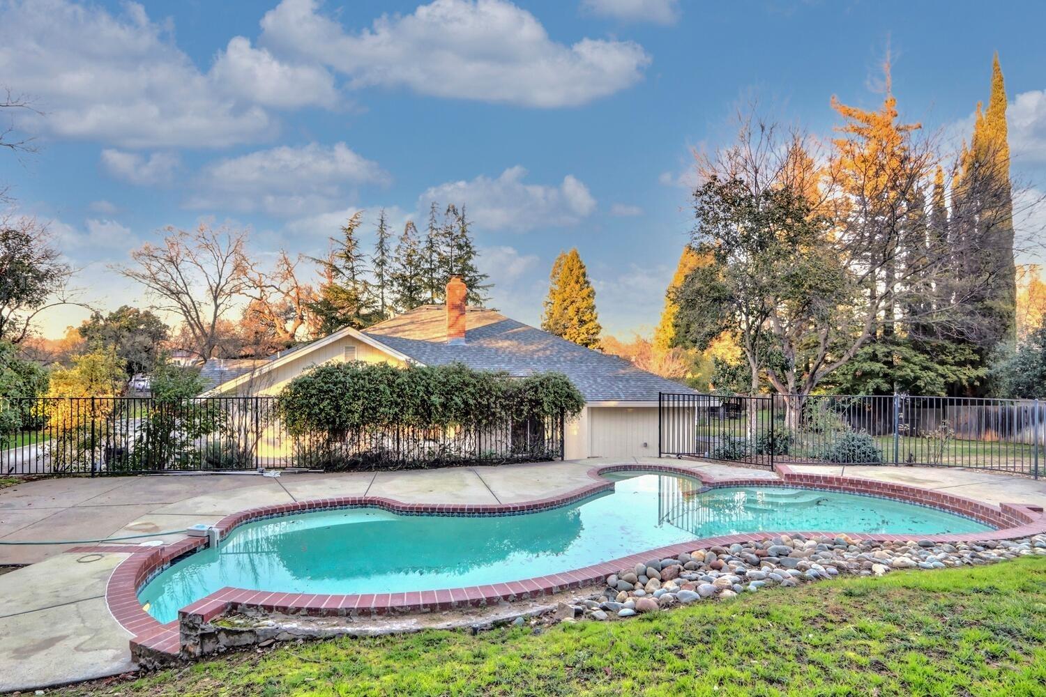 8021 Eagle View Lane