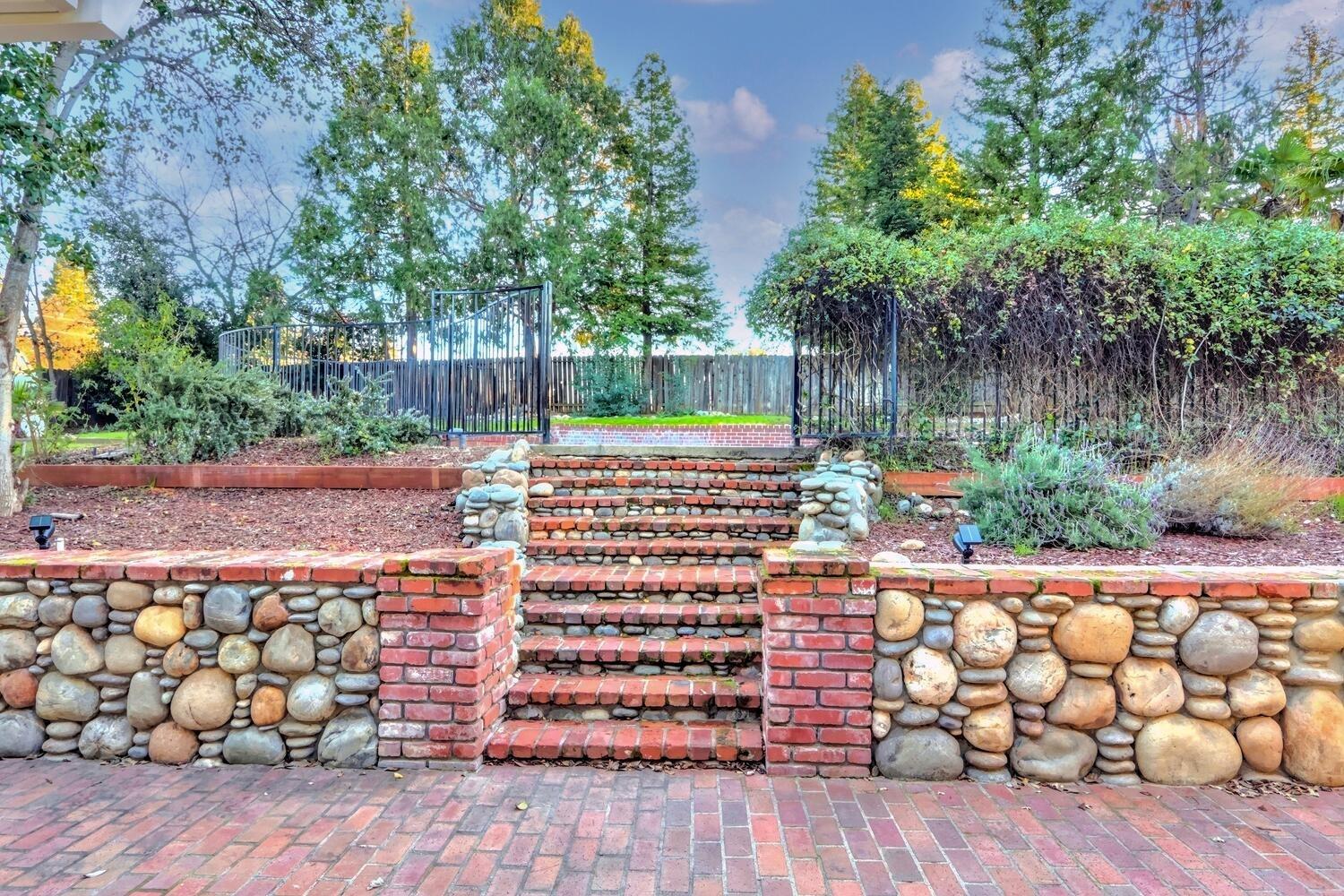 8021 Eagle View Lane