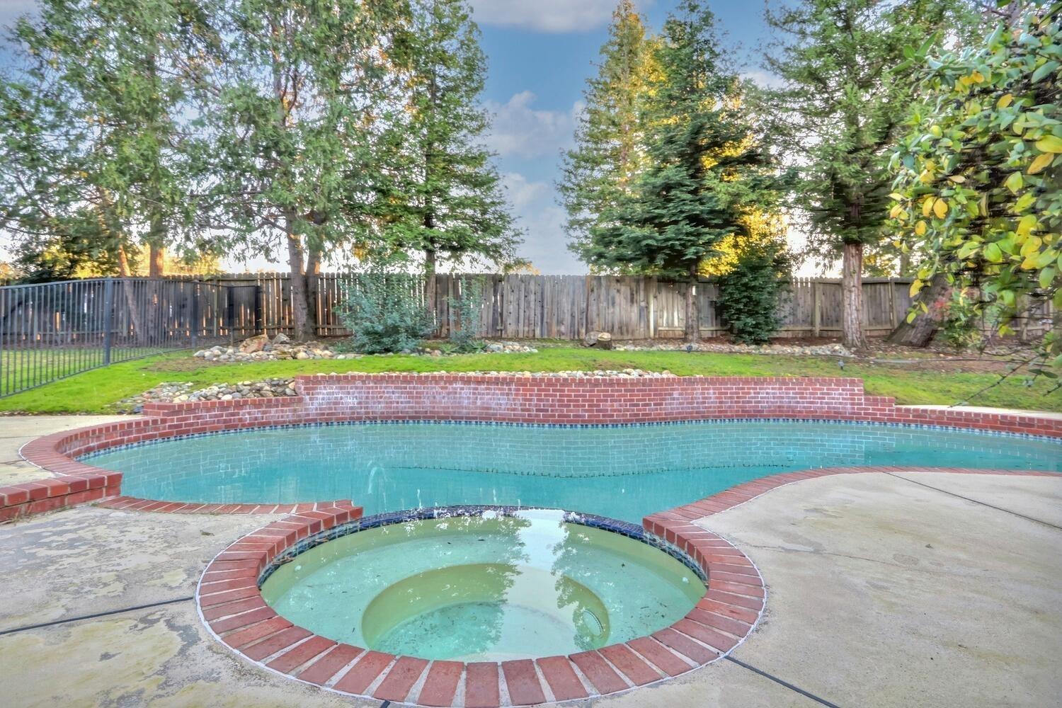 8021 Eagle View Lane