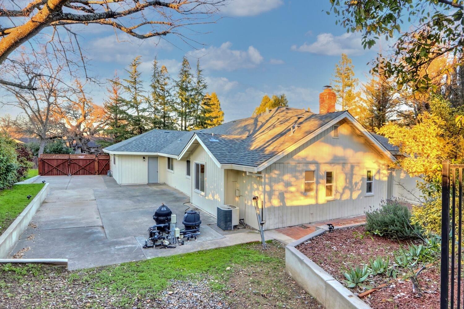 8021 Eagle View Lane