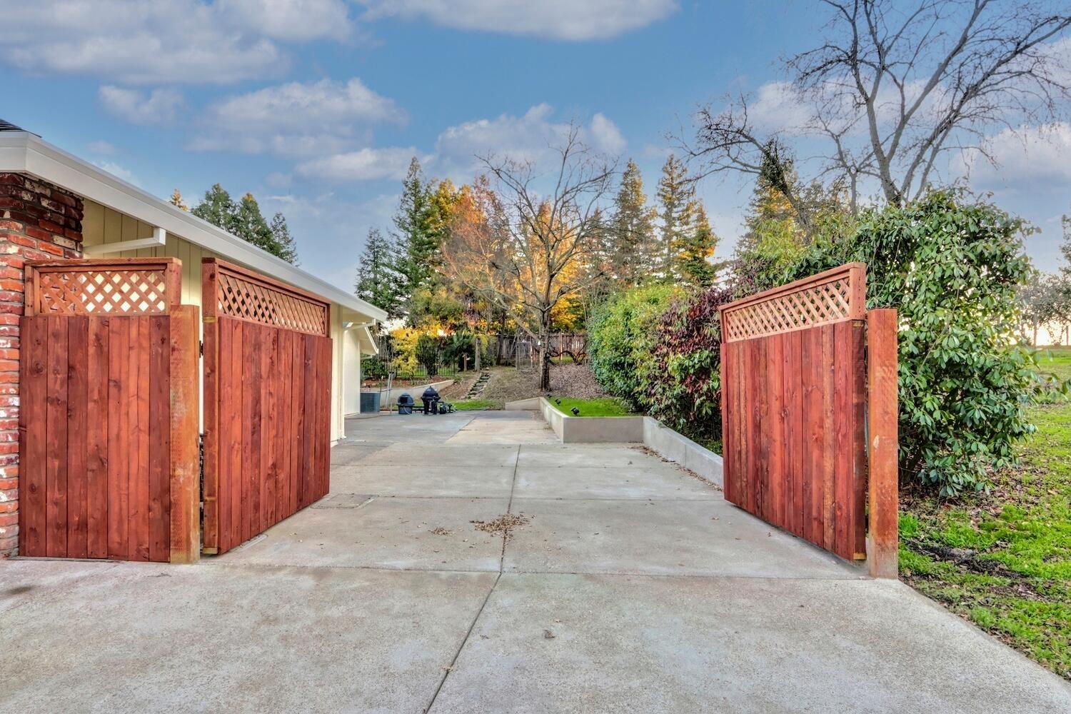 8021 Eagle View Lane