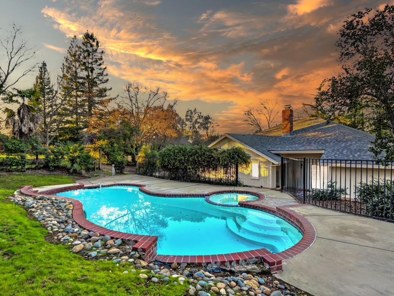 8021 Eagle View Lane