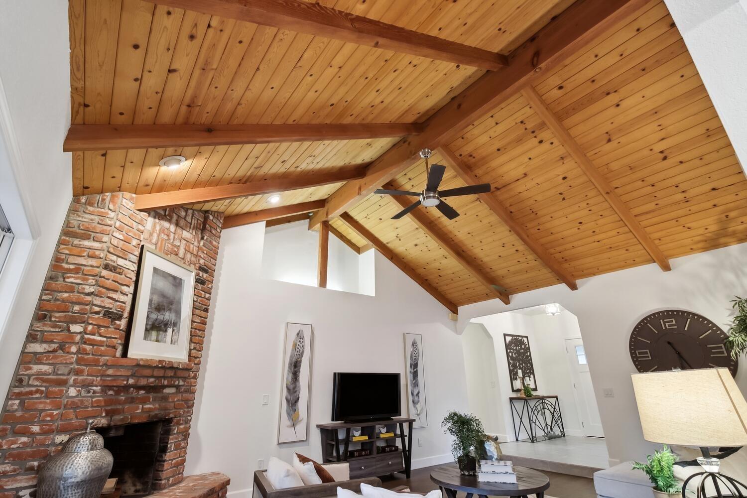 8021 Eagle View Lane