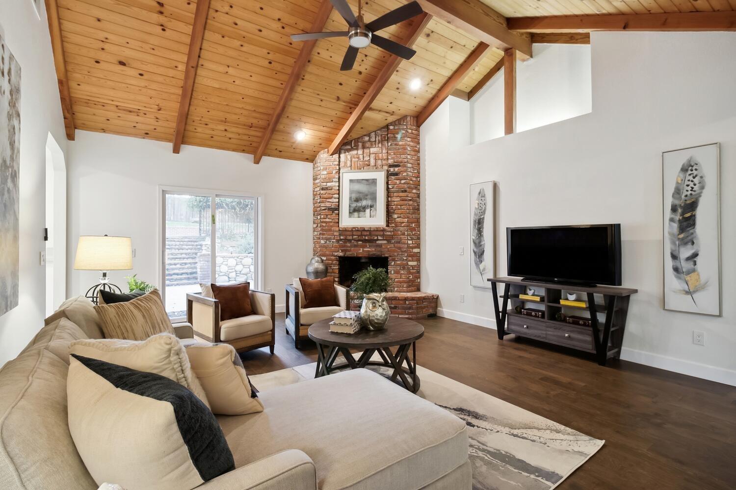 8021 Eagle View Lane