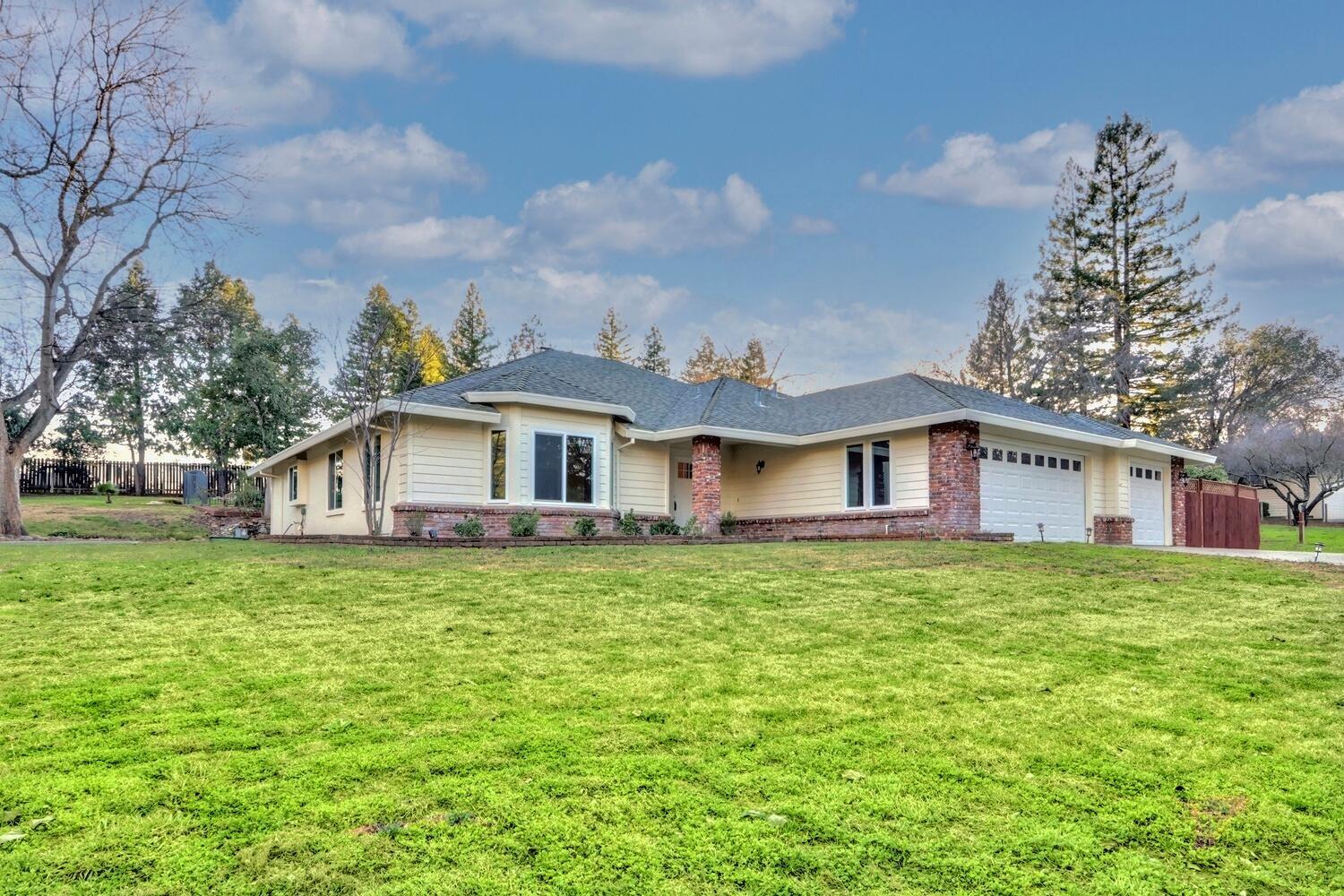 8021 Eagle View Lane