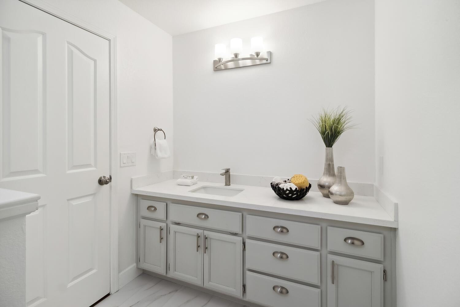 8021 Eagle View Lane