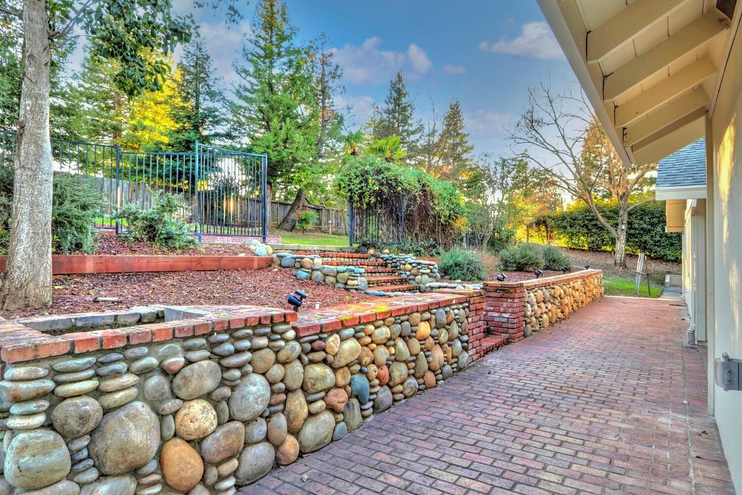 8021 Eagle View Lane