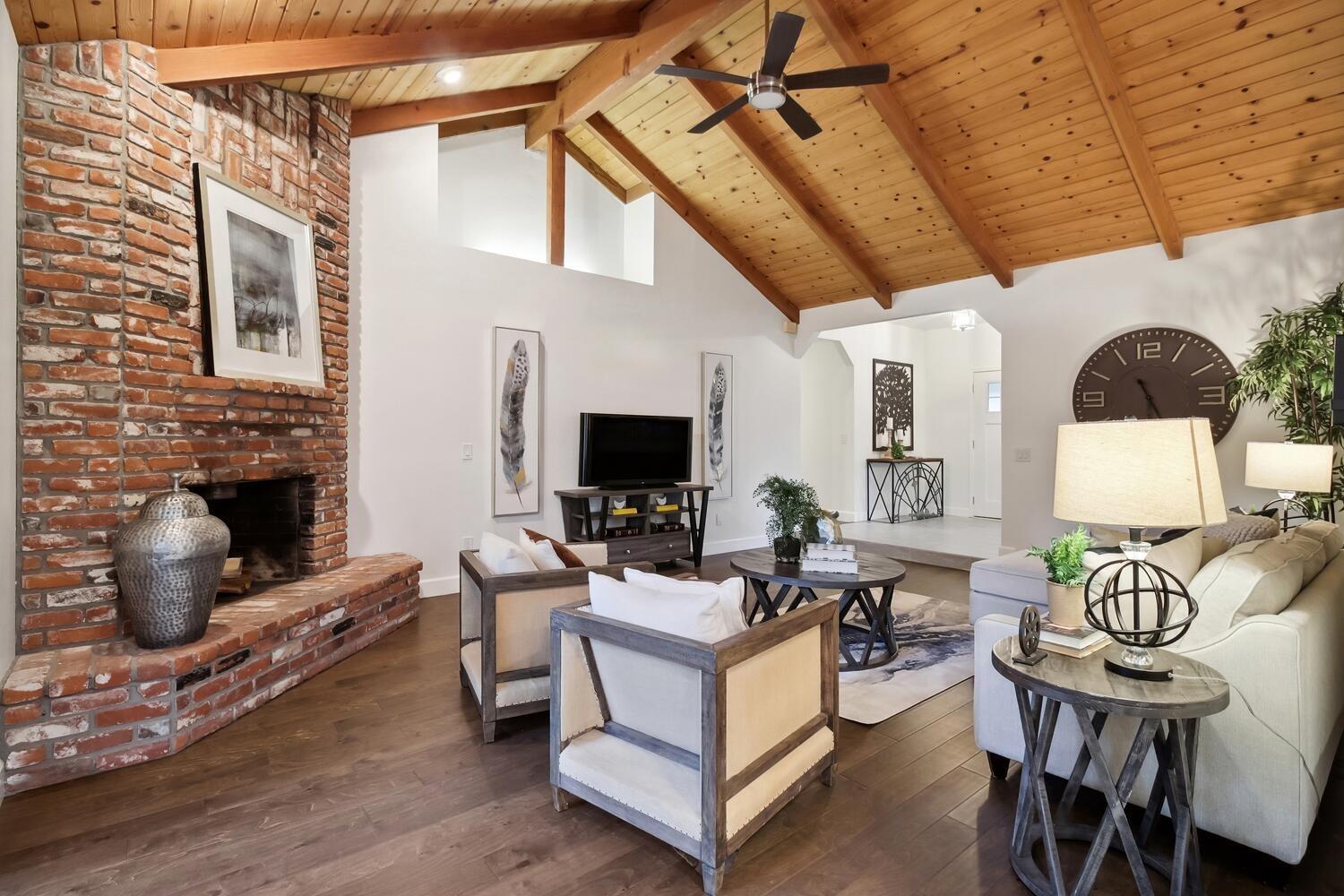 8021 Eagle View Lane