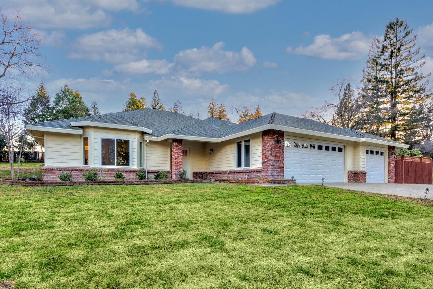 8021 Eagle View Lane