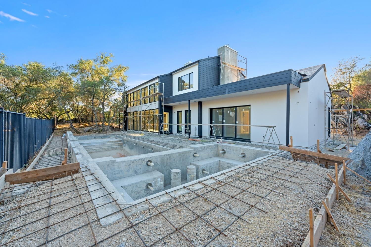 5708 Avenida Robles