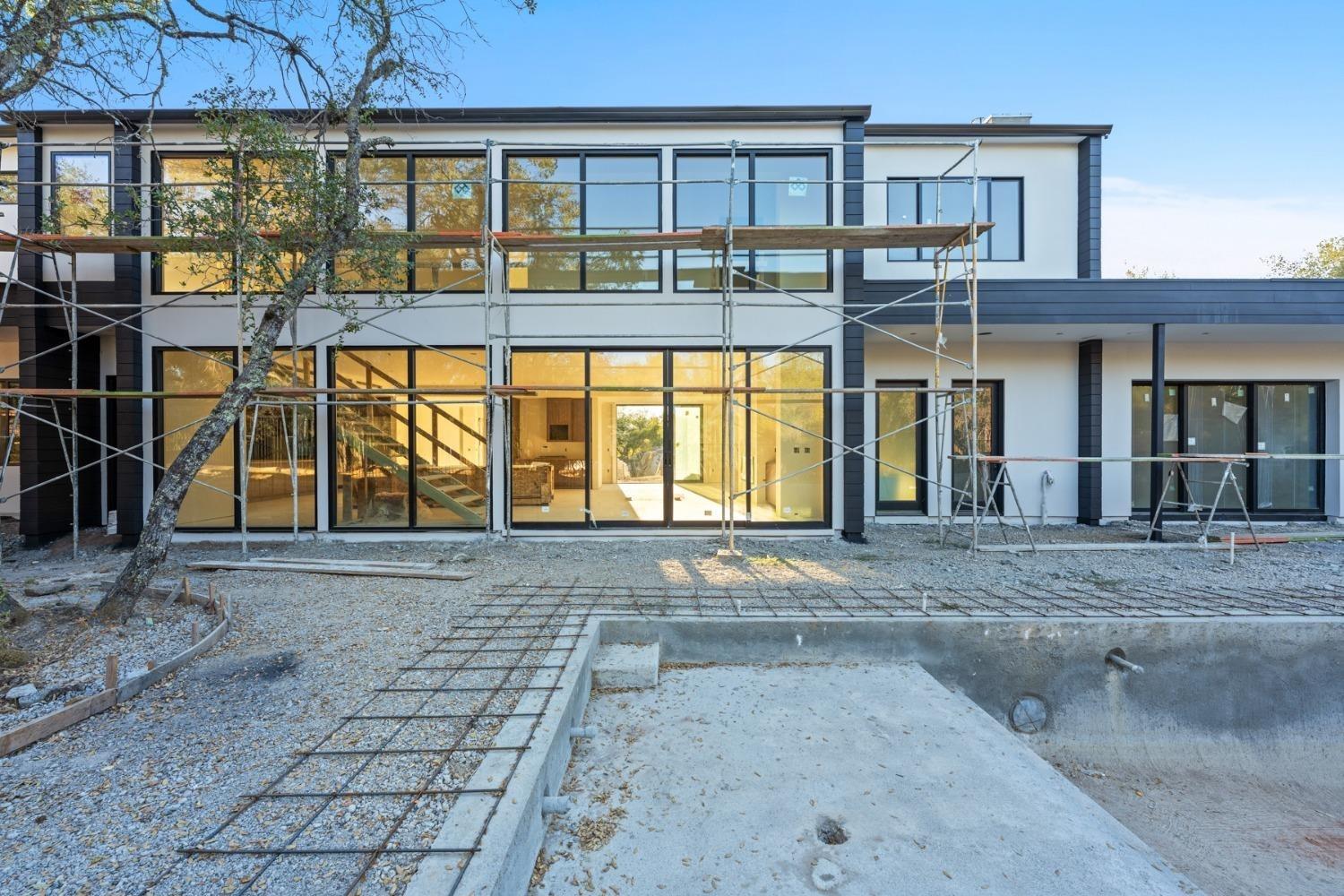 5708 Avenida Robles