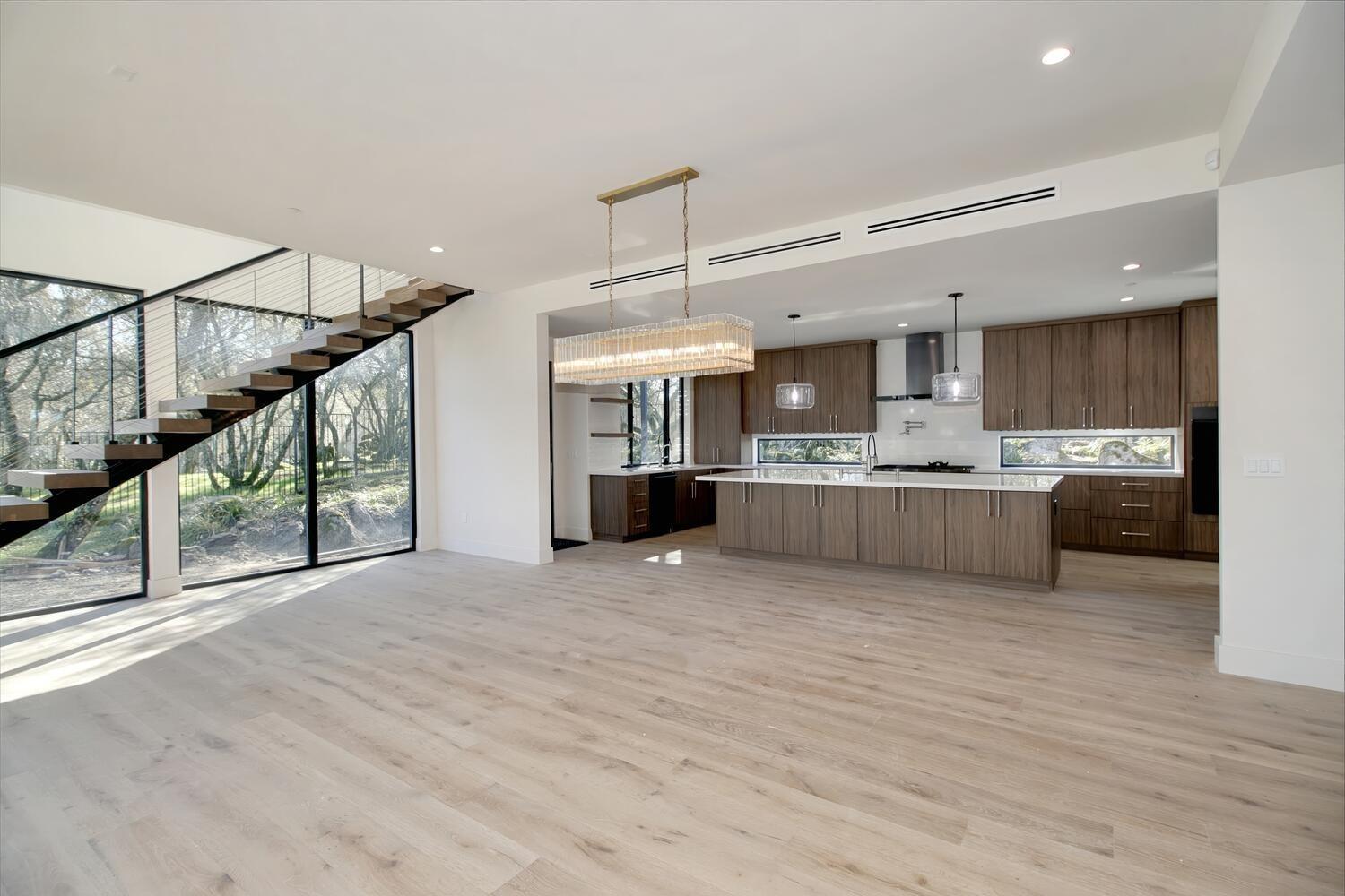 5708 Avenida Robles