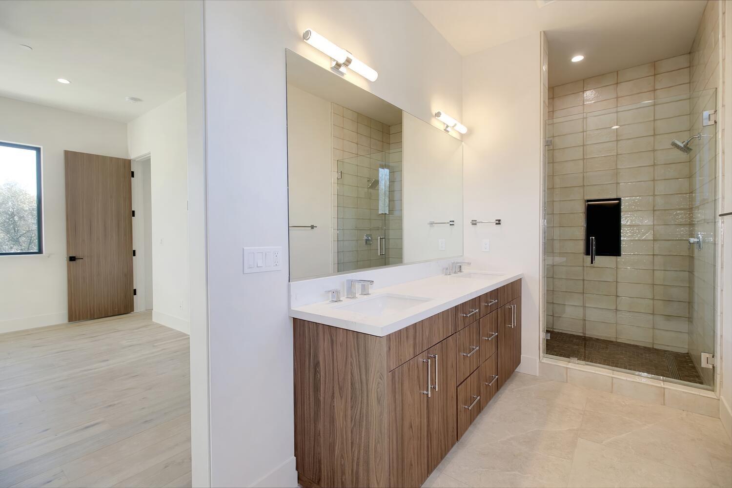 5708 Avenida Robles