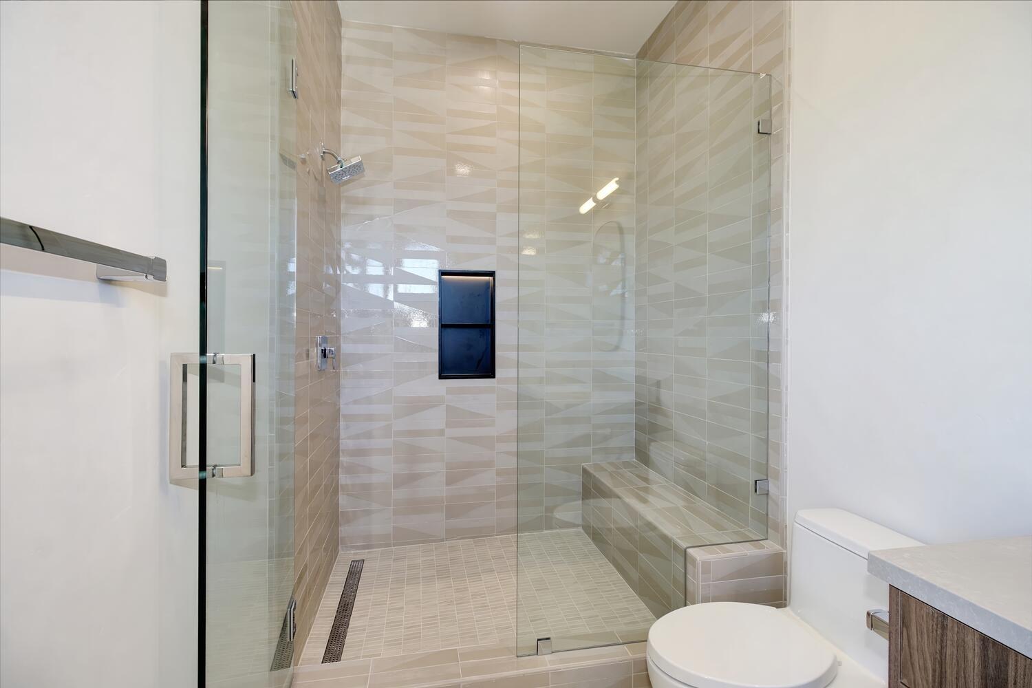 5708 Avenida Robles