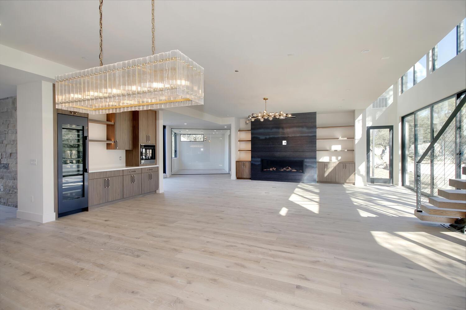5708 Avenida Robles