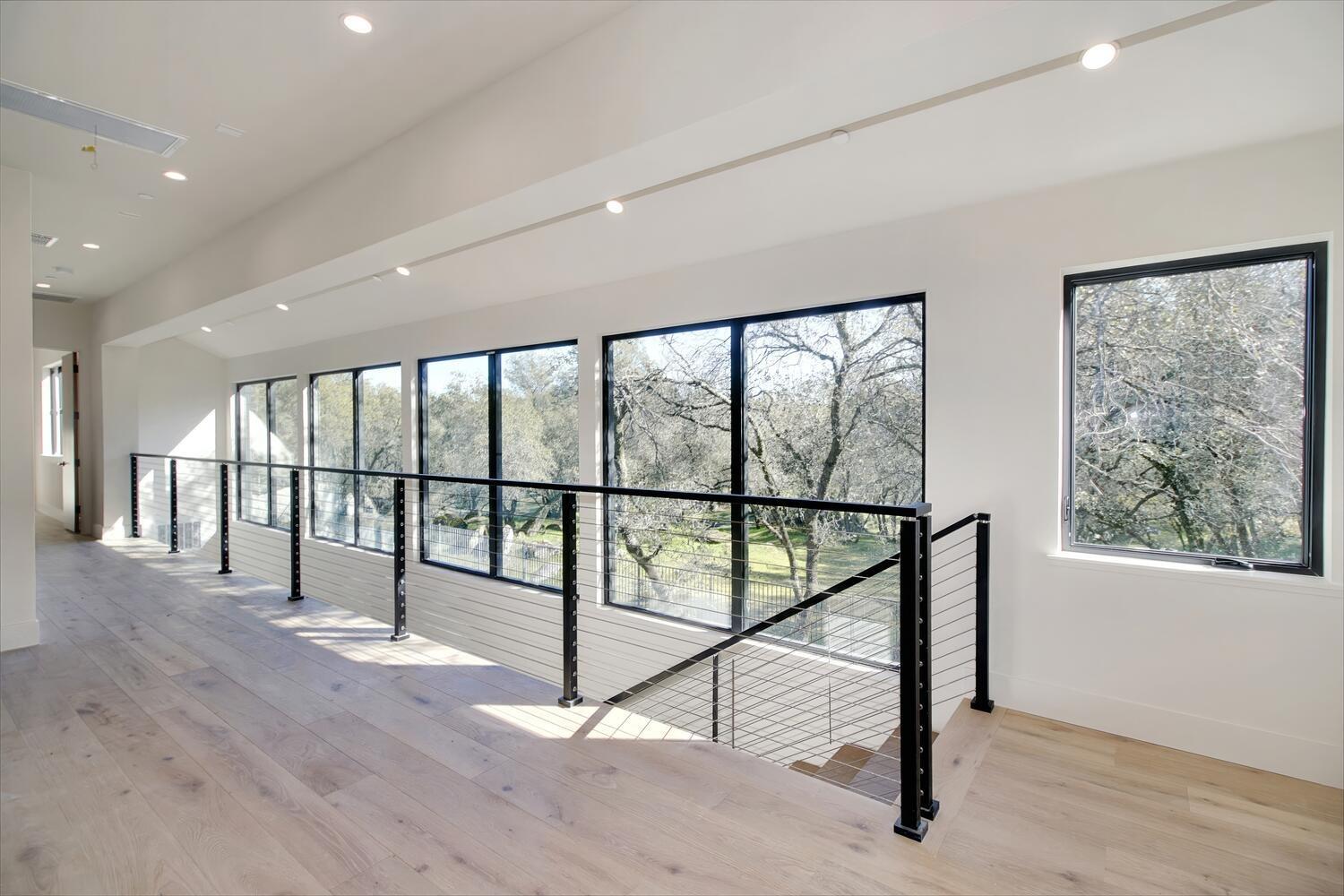 5708 Avenida Robles