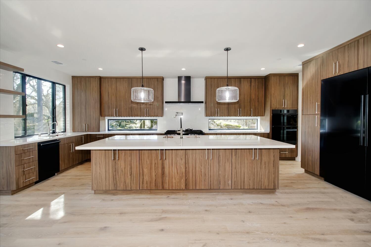5708 Avenida Robles