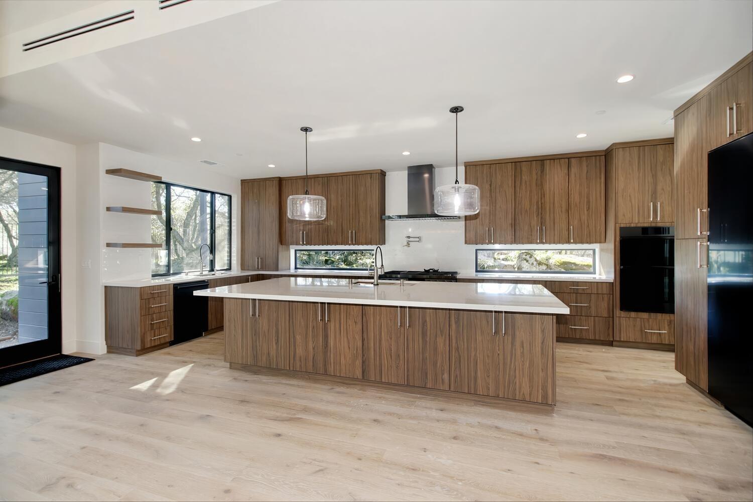 5708 Avenida Robles