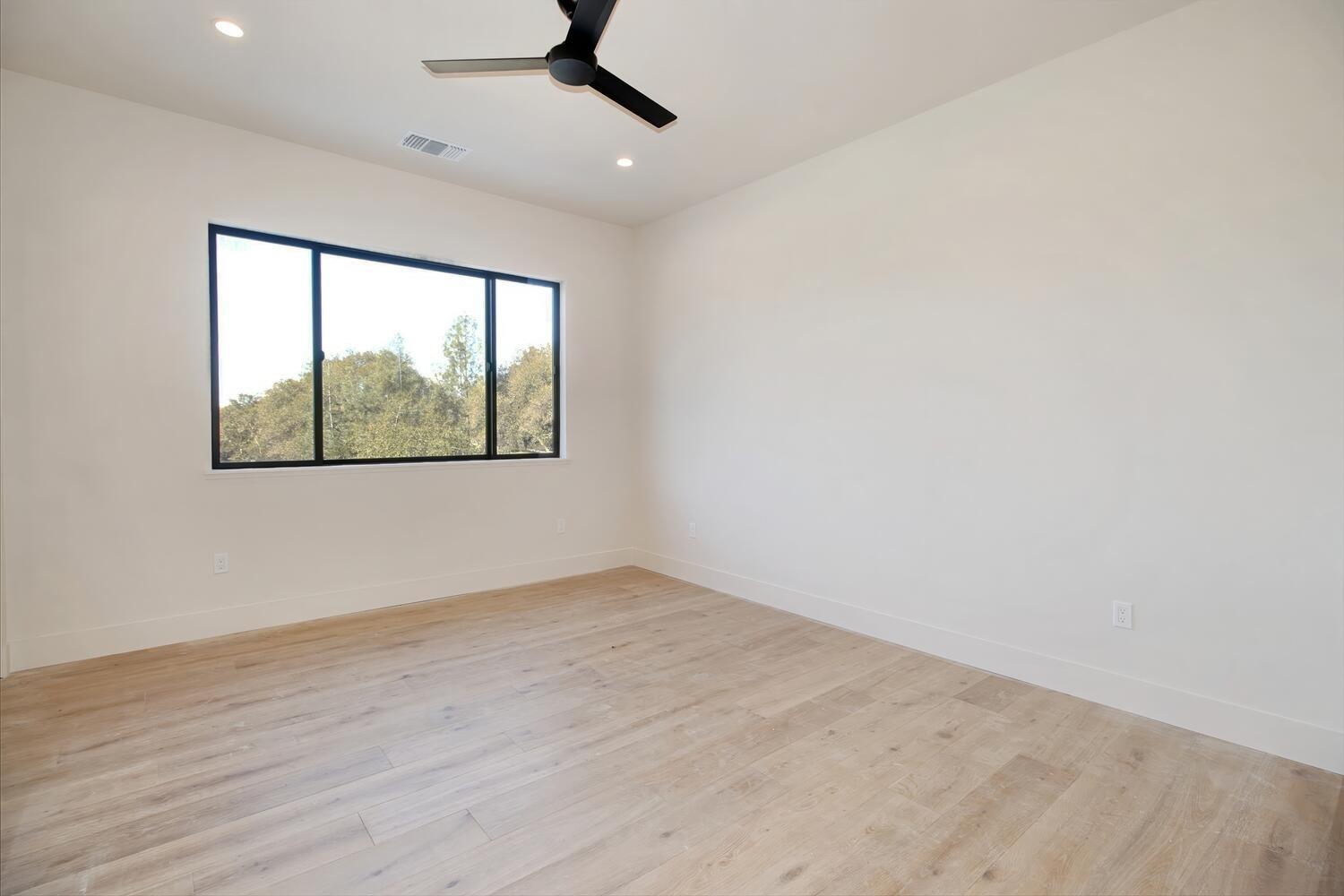 5708 Avenida Robles