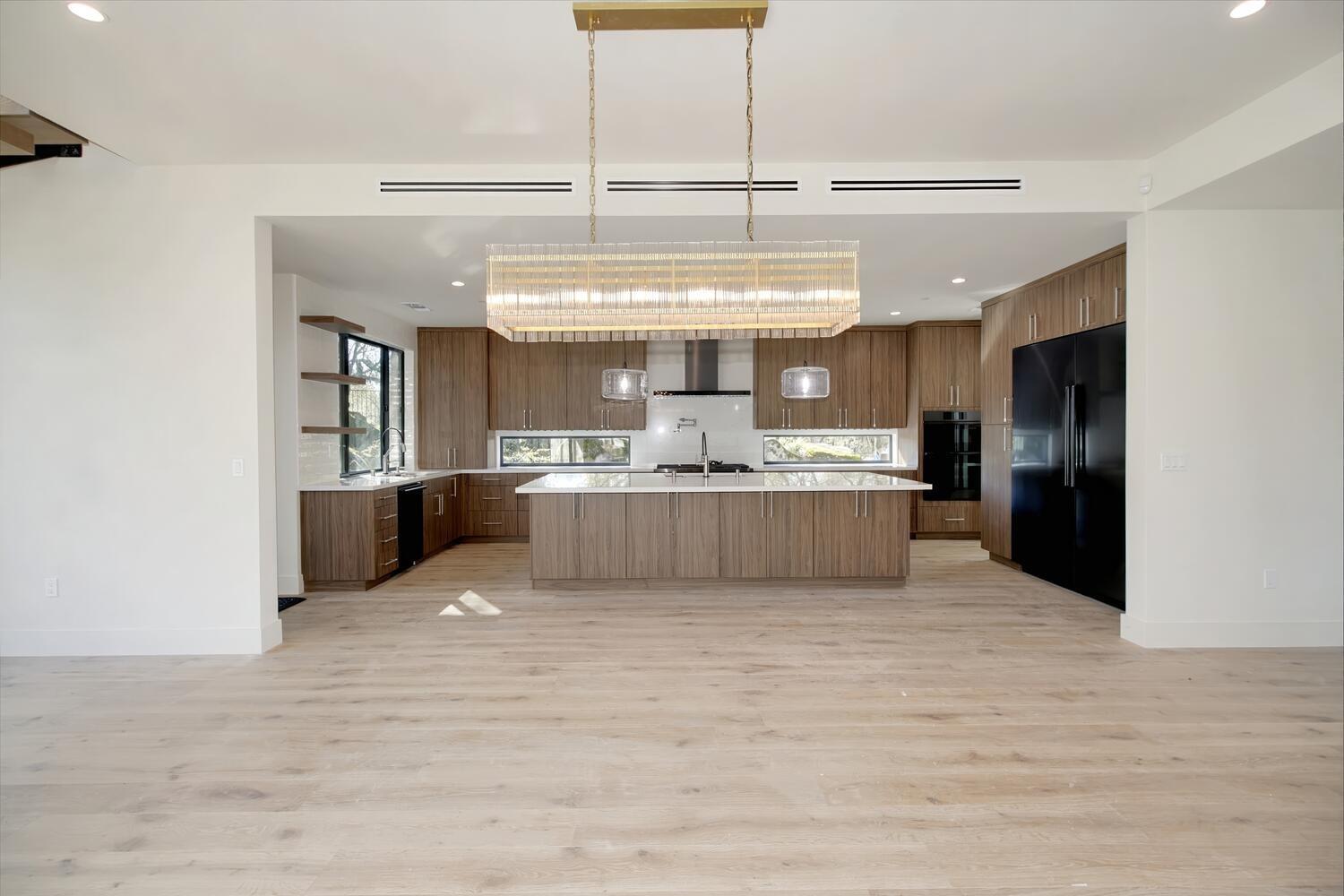 5708 Avenida Robles