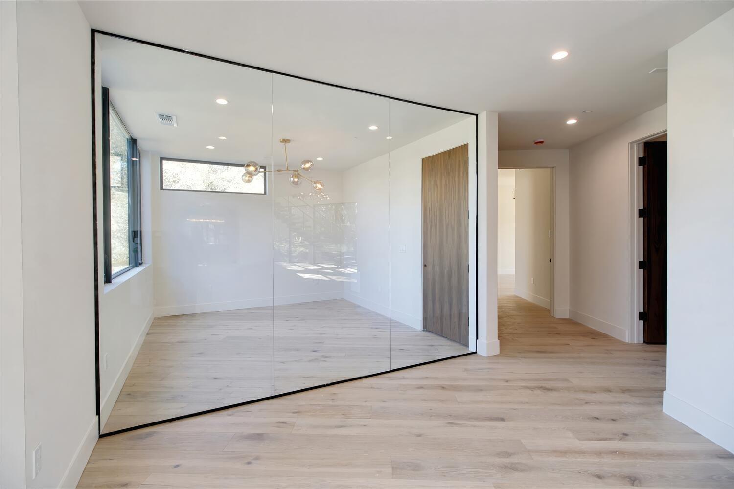 5708 Avenida Robles