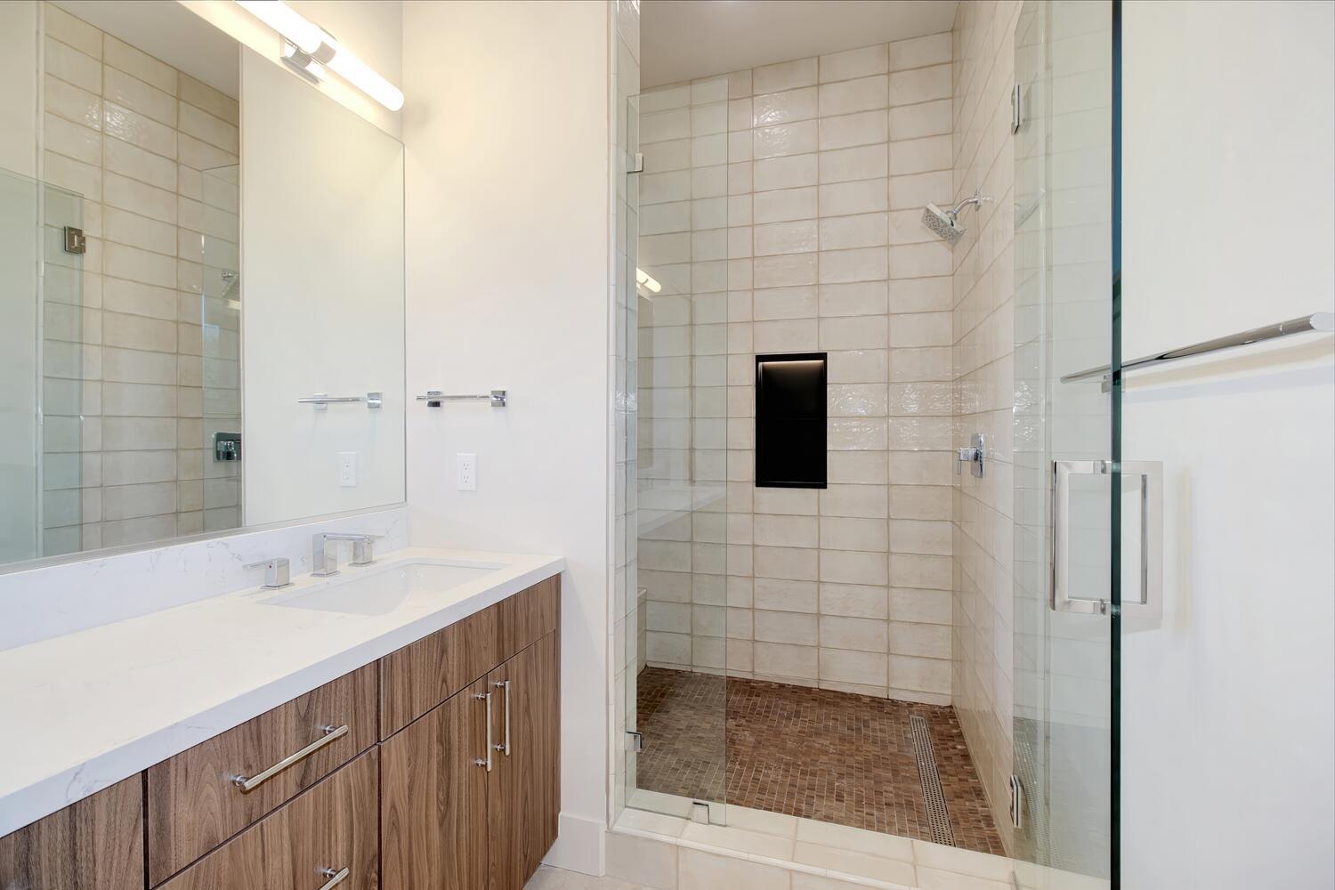 5708 Avenida Robles