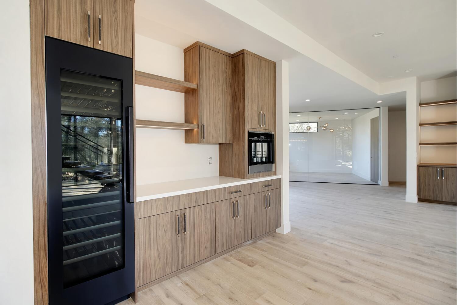 5708 Avenida Robles