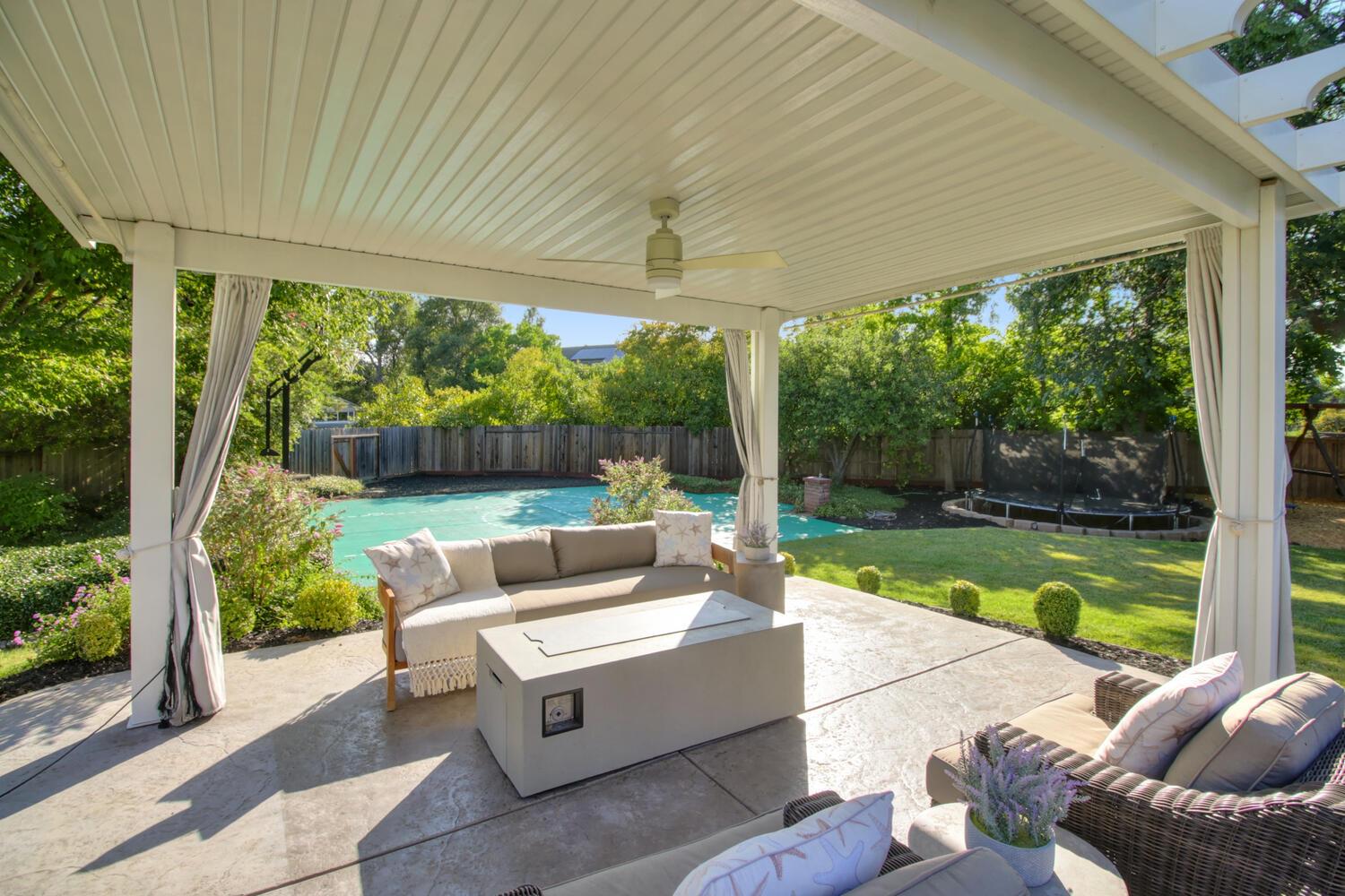 8540 Quail Oaks Drive