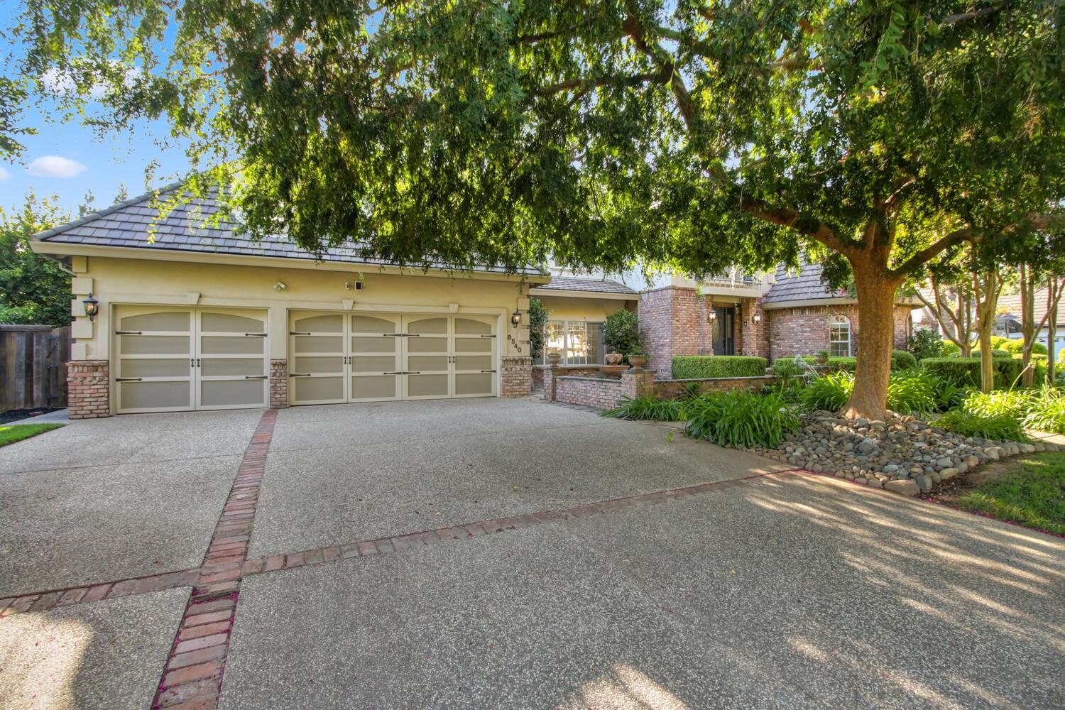 8540 Quail Oaks Drive