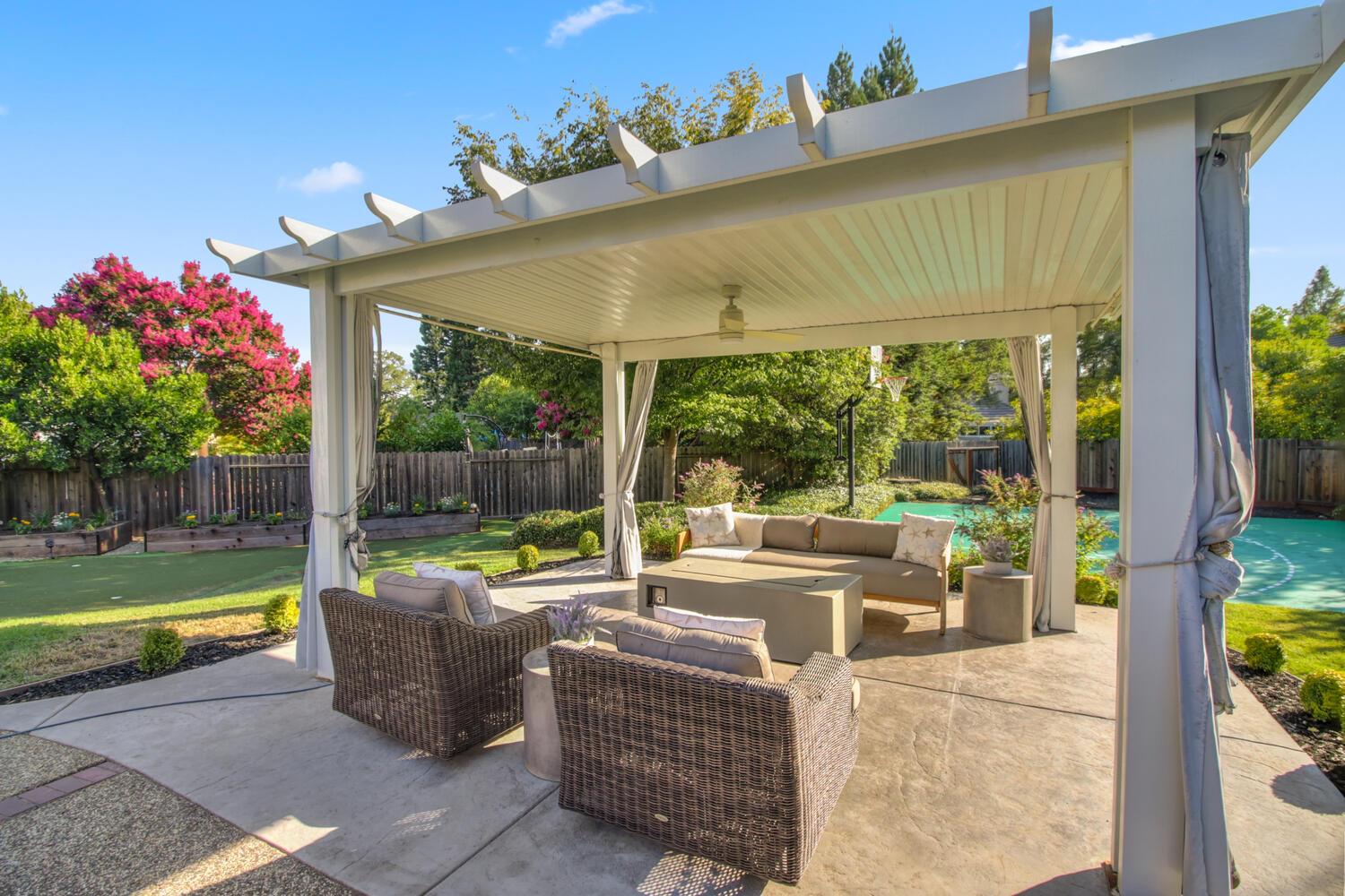 8540 Quail Oaks Drive