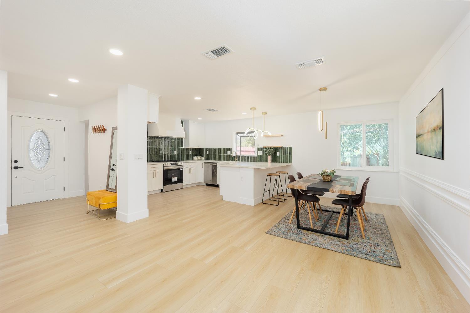 2133 Rossmoor Drive
