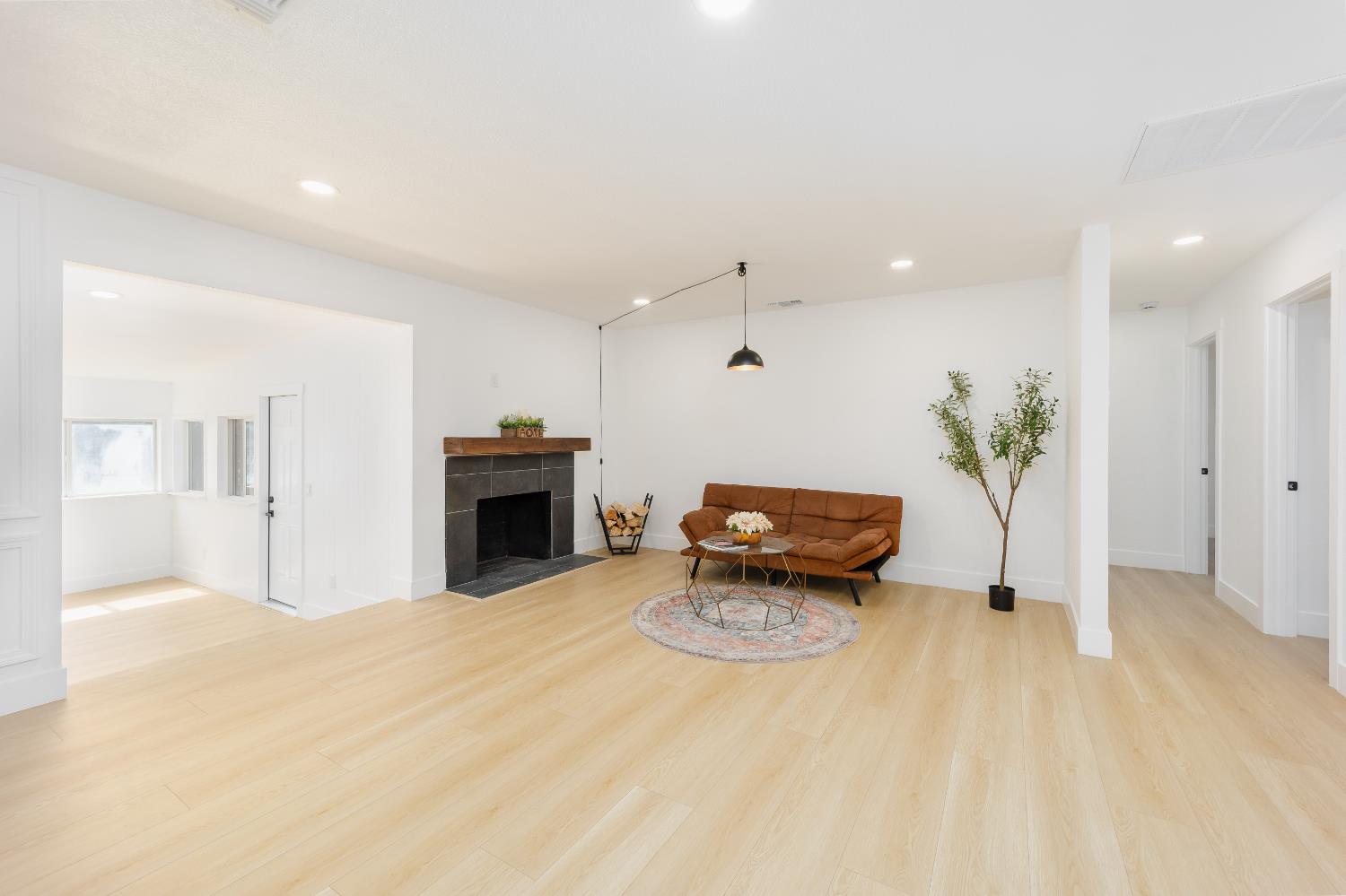 2133 Rossmoor Drive