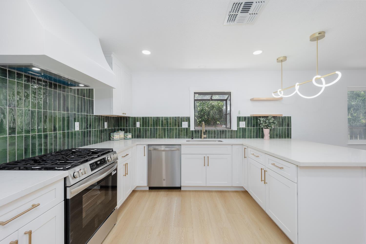2133 Rossmoor Drive