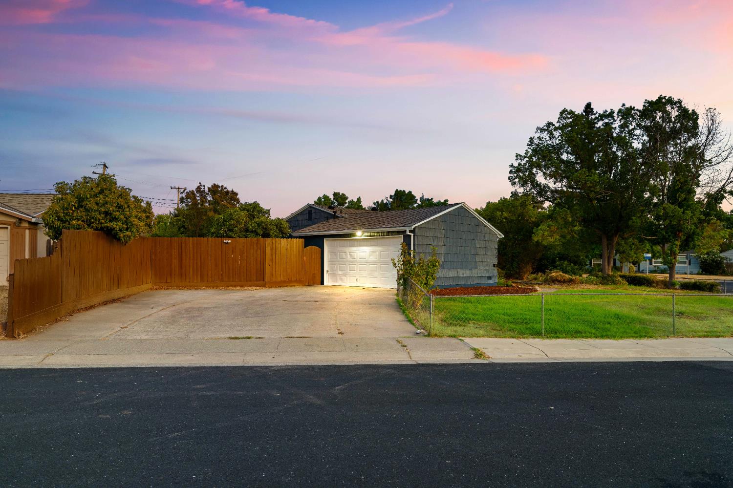 2133 Rossmoor Drive