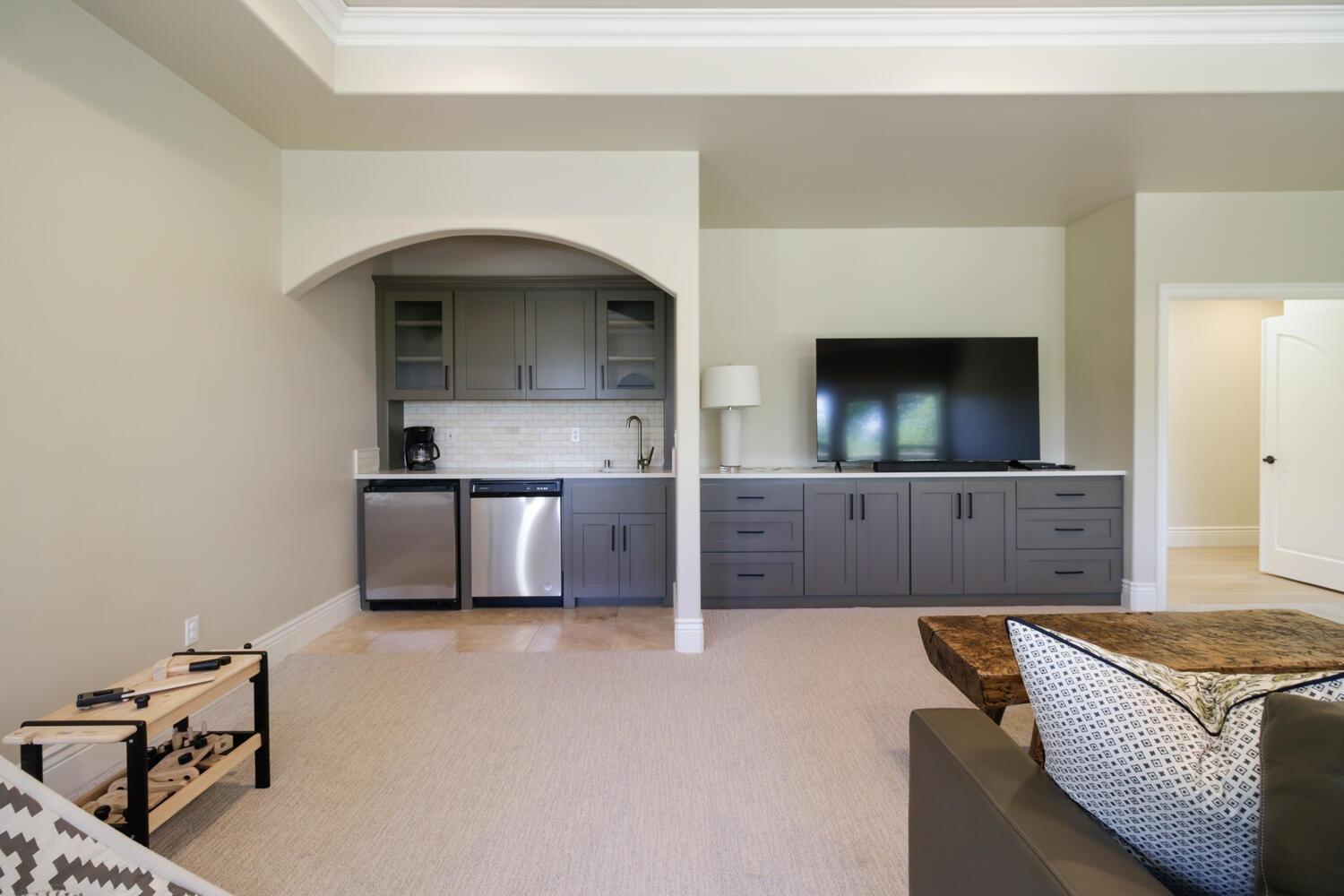 6000 Greystone Place