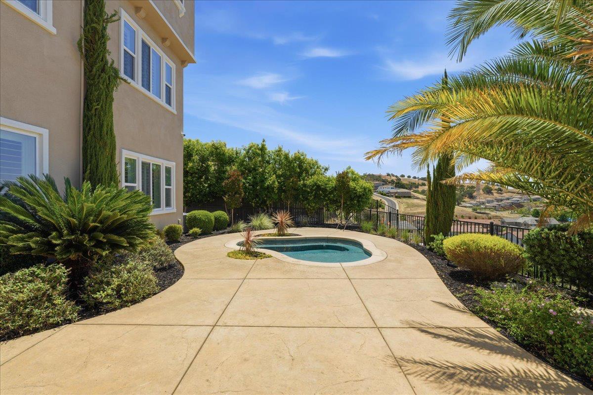 1514 Elmores Way