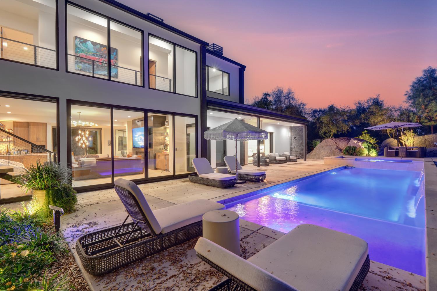 5708 Avenida Robles